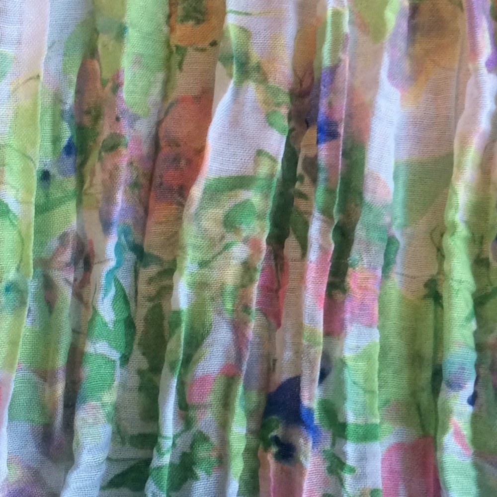๐ธ NEW H&M Floral Scarf! ๐ธ - Picture 1 of 3